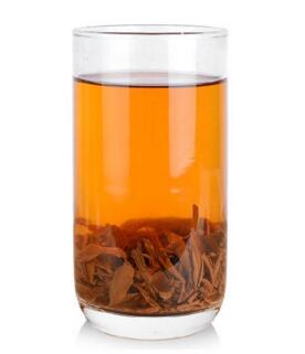 历史上最早的红茶正山小种，汤色红亮，滋味甘醇，具有天然的桂圆味及特有松烟香，喝这种茶胜过饮人参汤的美誉